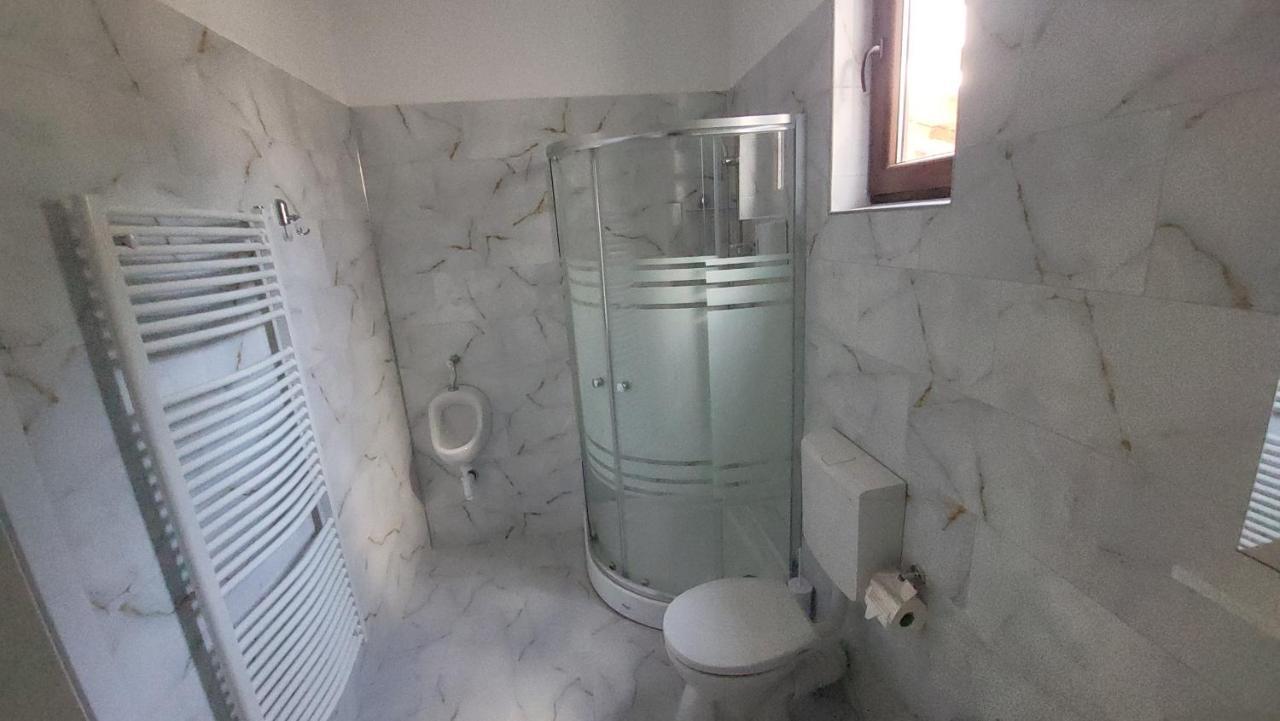 Bed and Breakfast Colt De Rai Hîrtoape Exterior foto