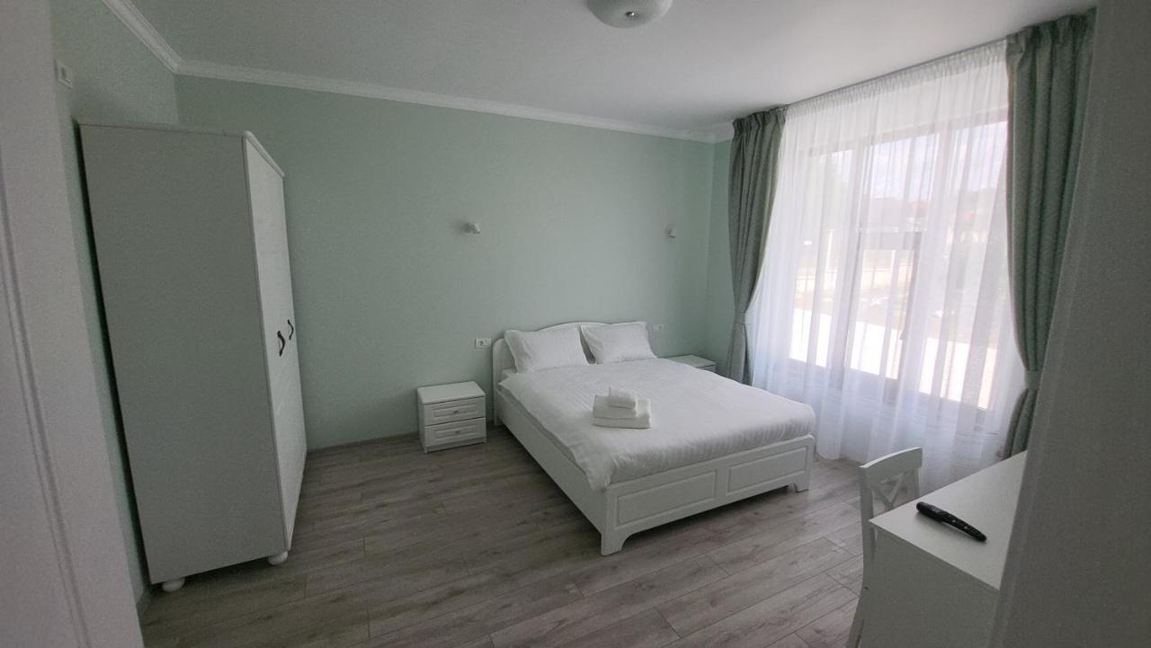 Bed and Breakfast Colt De Rai Hîrtoape Exterior foto
