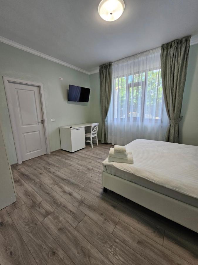 Bed and Breakfast Colt De Rai Hîrtoape Exterior foto