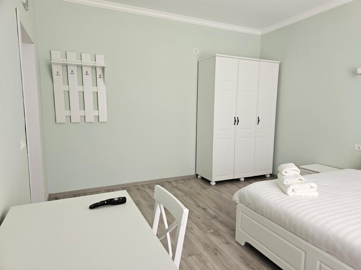 Bed and Breakfast Colt De Rai Hîrtoape Exterior foto