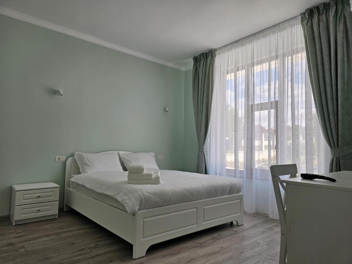 Bed and Breakfast Colt De Rai Hîrtoape Exterior foto